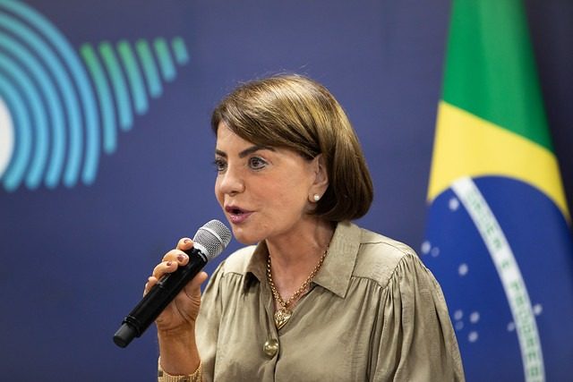 A deputada Professora Bebel se manifestou no aniversário de São Paulo, através das suas redes sociais