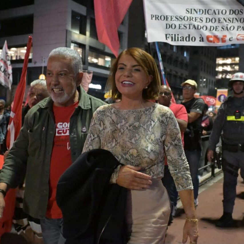  A deputada Professora Bebel durante a manifestação na avenida Paulista