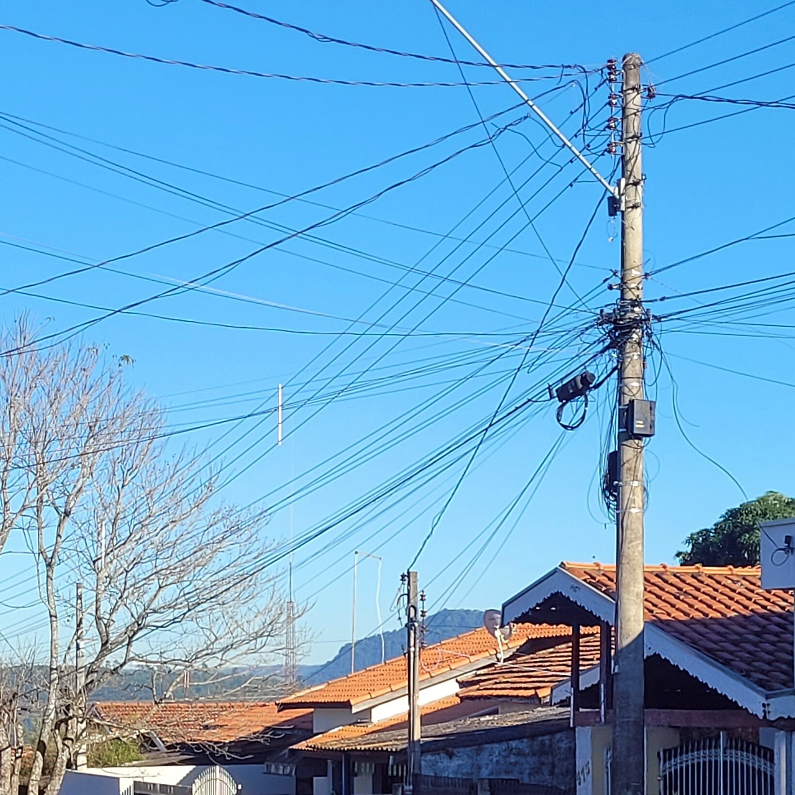o objetivo da força-tarefa é de remover cabeamentos irregulares e sem uso - Foto: Divulgação