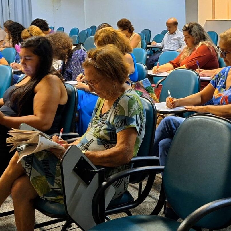 Oficina literária promove diálogo, aprendizado e escrita compartilhada. CRÉDITO: Divulgação