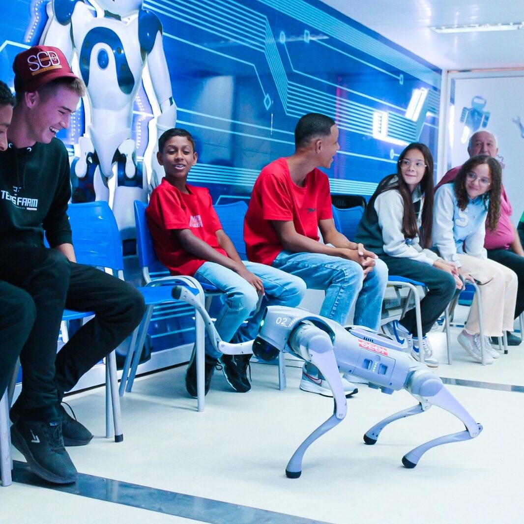 Os estudantes terão contato com uma diversidade de robôs e aprenderão sobre a aplicação da robótica no dia a dia e em diferentes áreas profissionais - foto: Lucas Almeida