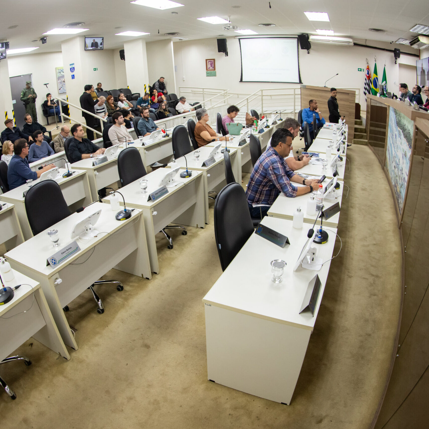 05-06-25-Orçamento (LDO 2026)-PRIMEIRA Evento reuniu autoridades, lideranças comunitárias, movimentos sociais, representantes de entidades civis organizadas e moradores da cidade - foto: Divulgação