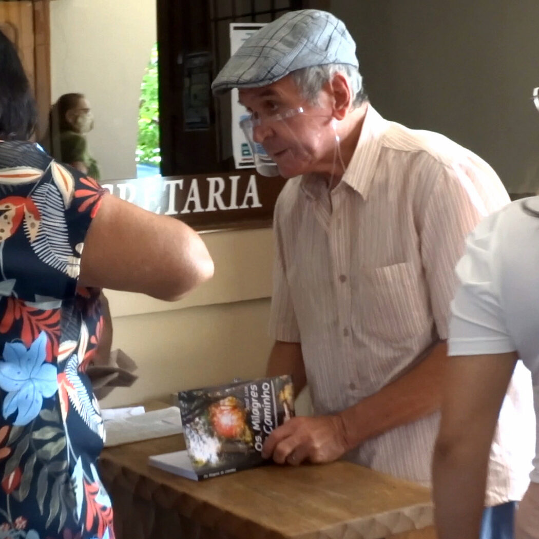 06-01-Livro (JoseLuz)01 A obra Os Milagres do Caminho, se José Luz, podem ser encontrada em vários pontos comerciais de Águas de São Pedro