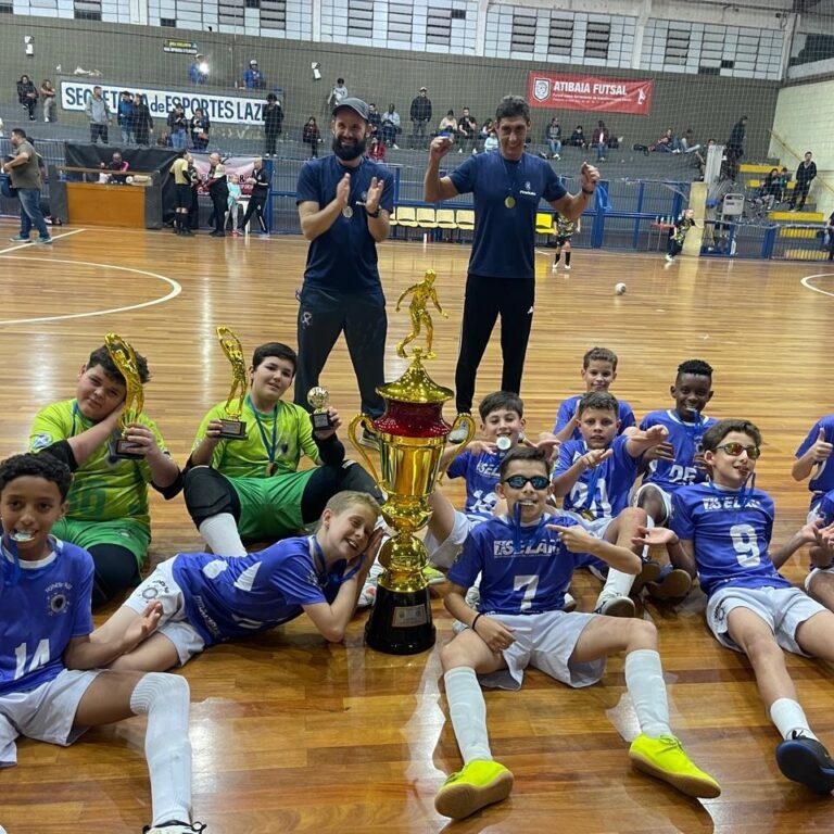 Equipe sub-12 comemora título da Copa Metropolitana. Expectativa é colocar a modalidade cada mais em evidência nas competições estaduais. Crédito: Divulgação