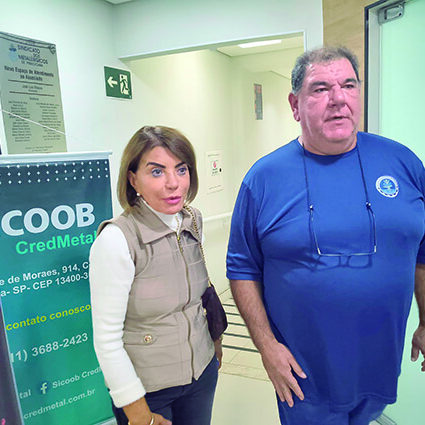 A deputada Professora Bebel e o presidente do Sindicato dos Metalúrgicos, Wagner da Silveira, o Juca