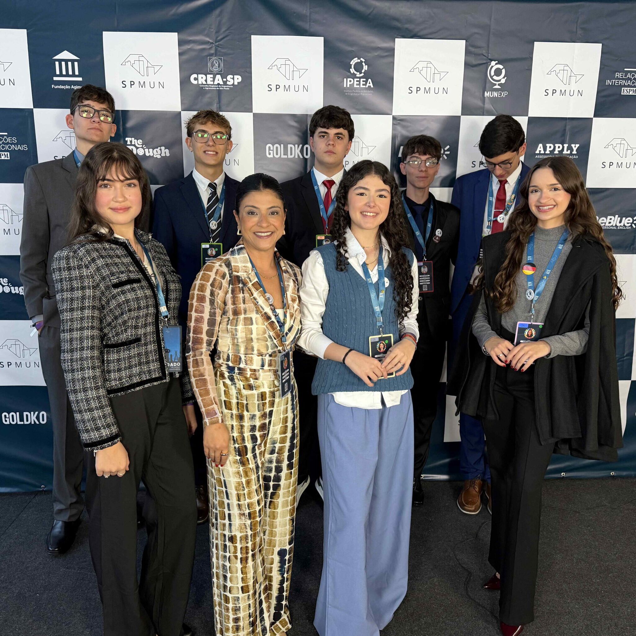 Os estudantes integram a Delegação Pantheon, formada por meio de uma parceria entre a BeBlue School e o Instituto Agimus - foto: Divulgação