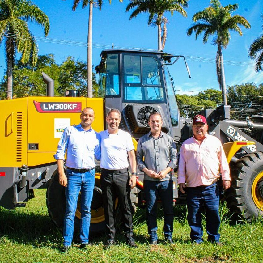 Vereador Adriano Vitor, deputado Saulo Pedroso, prefeito Thiago Silva e coordenador Valdemir Reinato - foto: Divulgação