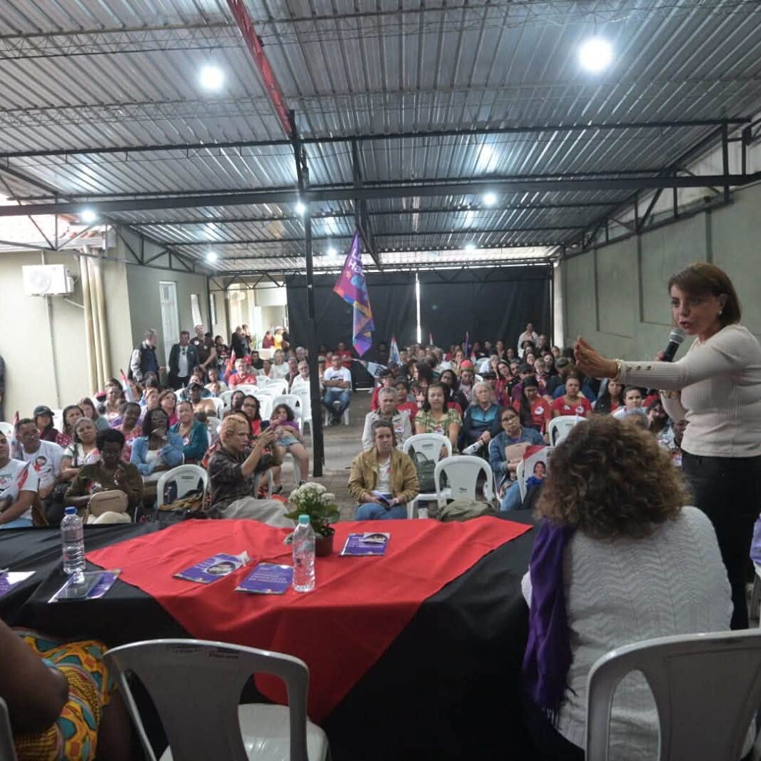 A deputada Professora Bebel destaca o seu compromisso com a luta das mulheres e por feminicídio zero