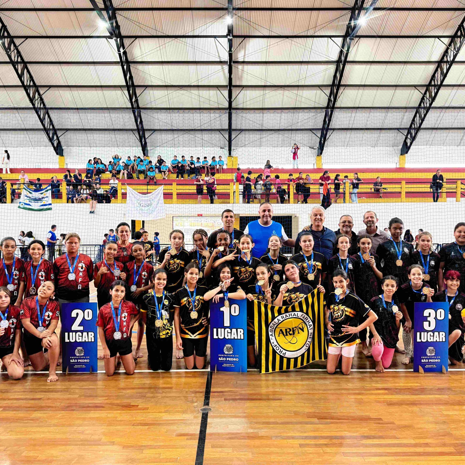 tradicional competição esportiva reuniu estudantes, professores, familiares e autoridades no Ginásio Municipal Bordadão