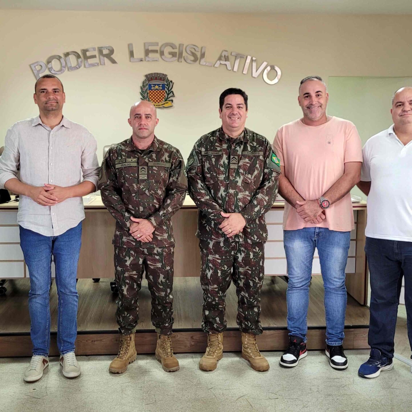 1º sargento Eraldo Cristian Eleutério esteve na Câmara Municipal de São Pedro e se apresentou aos vereadores; ele assumirá o TG 02-091 em 2027 - Foto: Daniella Oliveira