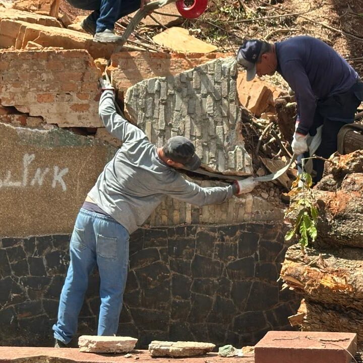 Prefeitura recolhe fragmentos de painel histórico de Clemência Pizzigatti no Parque do Mirante. CRÉDITO: Divulgação