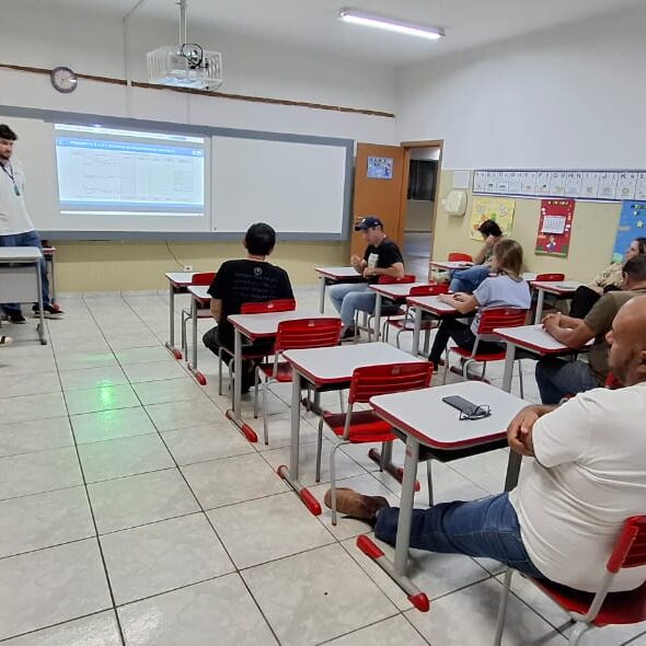 09-05-Audiencia (Rural) - PRIMEIRA A apresentação do plano para a população aconteceu em audiência pública realizada na quarta-feira (7), na Emeb Iracy Bertochi, no alto da serra - foto: Divulgação