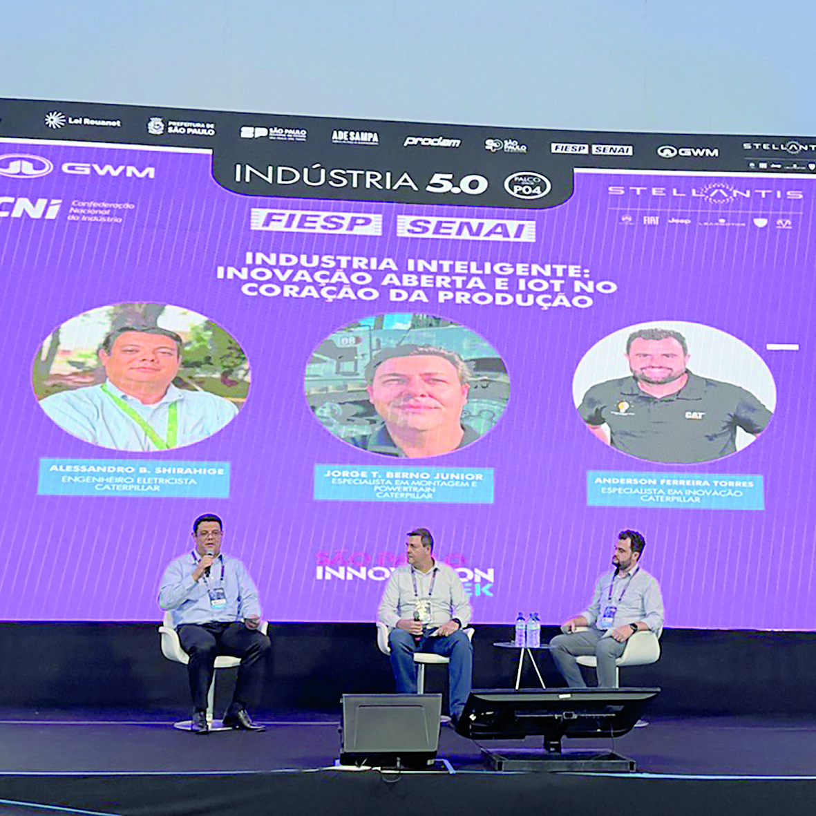 Engenheiros da Caterpillar de Piracicaba durante painel na São Paulo Innovation Week. CRÉDITO: Divulgação