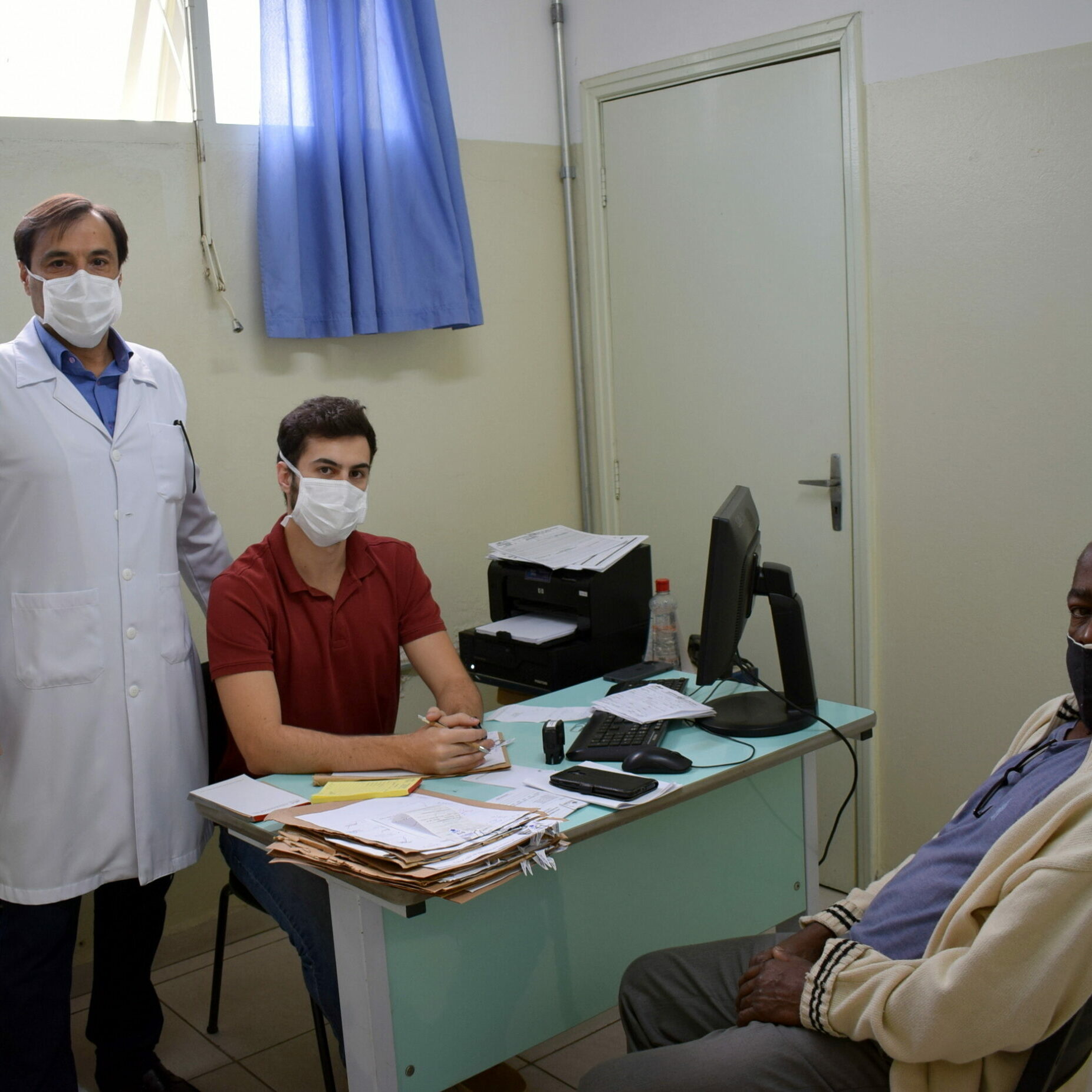 10-08-Urologista (mutirao)01 Dos 160 pacientes que aguardam por uma consulta, 42 já foram atendidos no mutirão realizado na Umis; 8 faltaram