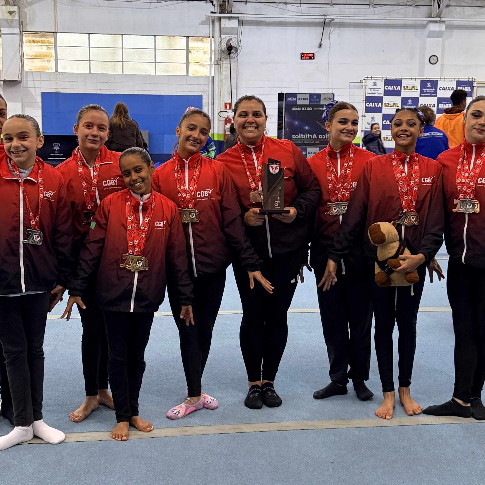 Atletas do Centro de Ginástica Bia Lackner também garantiram títulos e pódios individuais - foto: Divulgação