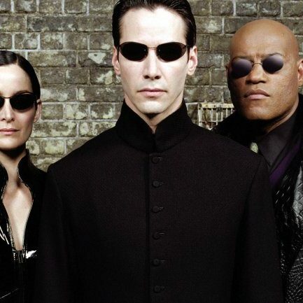 10-12-21-Cinema (Coluna)-1 : Vinte e dois anos depois, Carrie-Anne Moss, Keanu Reeves e Laurence Fishburne voltam às telas com o primeiro filme da saga Matrix