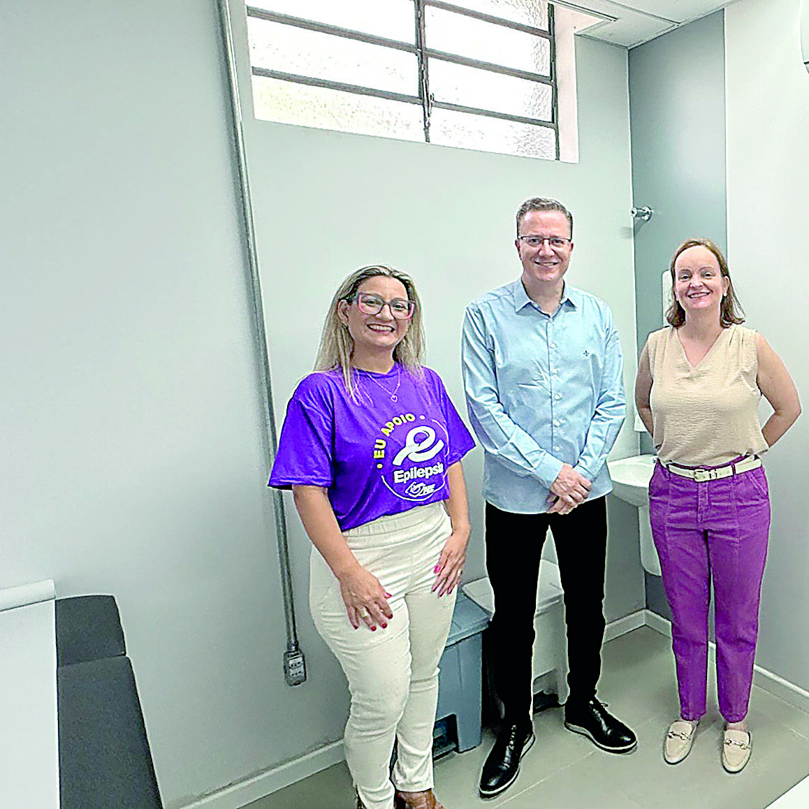 Renata Righeto, do grupo EpilepCia, secretário de Saúde ,dr. Sergio Pacheco e dra. Manuella Godoy, do Ambulatório de Epilepsia. CRÉDITO: Divulgação