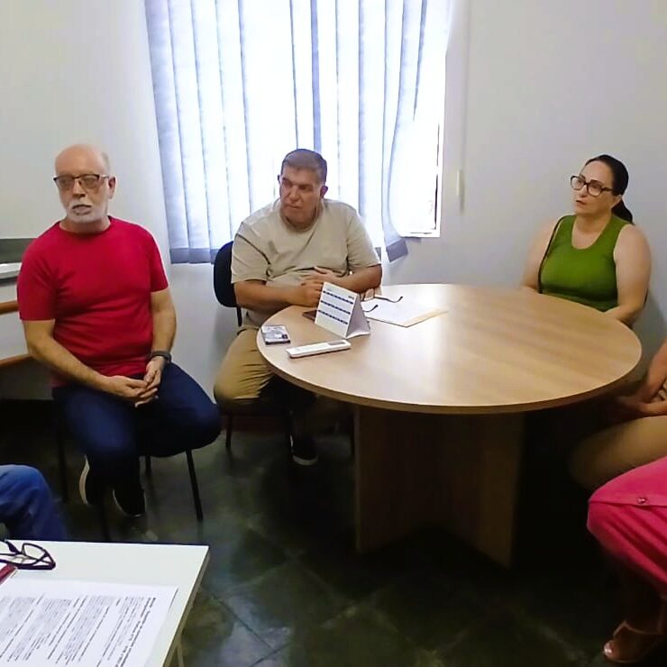 Paschoal Verga Júnior, Ubiratan Campos do Amaral, Paiva, Patrícia Moreno Vitelli, Fabiana Prata e Letícia Françoso discutem projeto Escuta Ativa. CRÉDITO: Divulgação