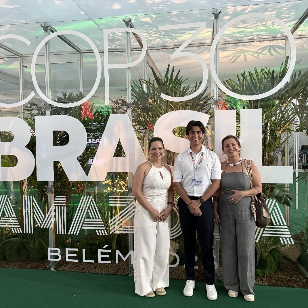 Waleska Del Pietro, Rogério Bosqueiro e Daniela Veras representando São Pedro na COP 30, no Pará - foto: Divulgação