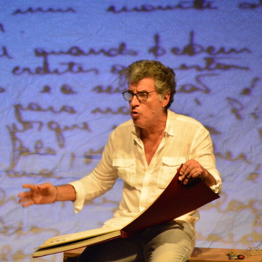 Paulo Betti faz um retrato divertido e emocionante de sua própria história em ‘Autobiografia Autorizada’ - foto: Divulgação