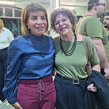 A deputada estadual Professora Bebel e a vereadora Rai de Almeida que temem que o tarifaço possa colocar em risco 10 mil empregos na cidade. Crédito: Divulgação