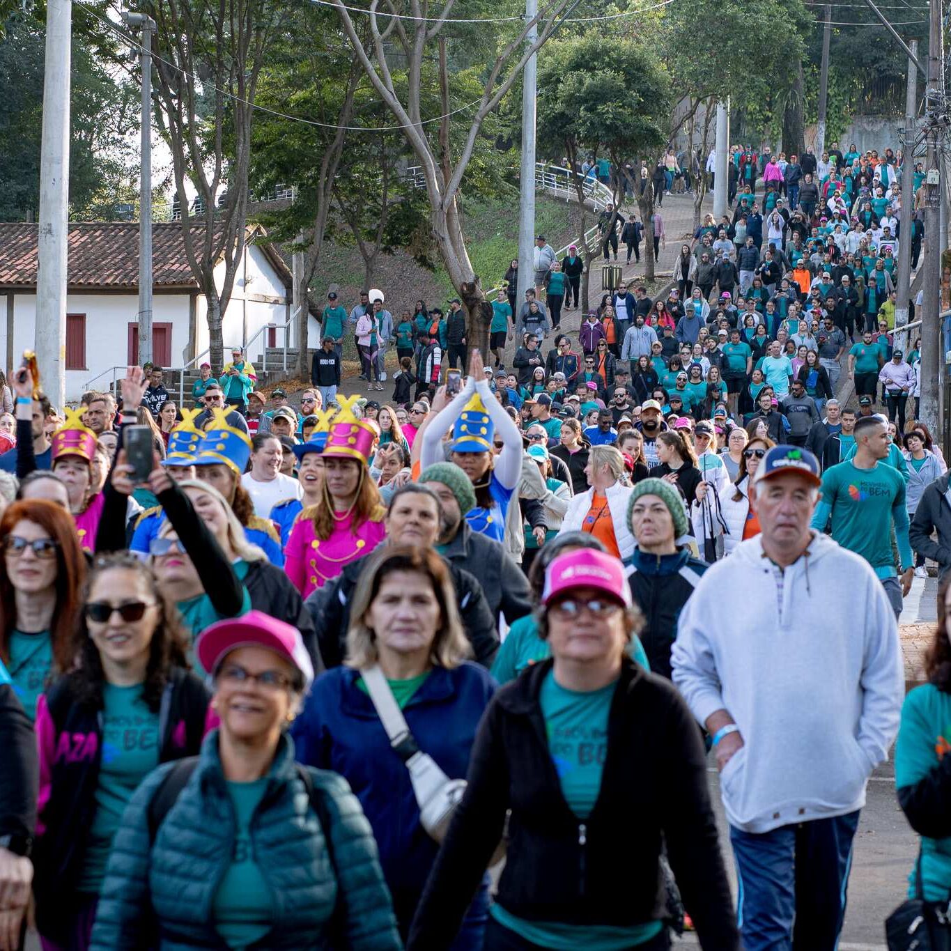 A caminhada de aproximadamente 5 km conta com grande engajamento da população, mostrando que boas ações permanecem e se multiplicam - foto: Divulgação