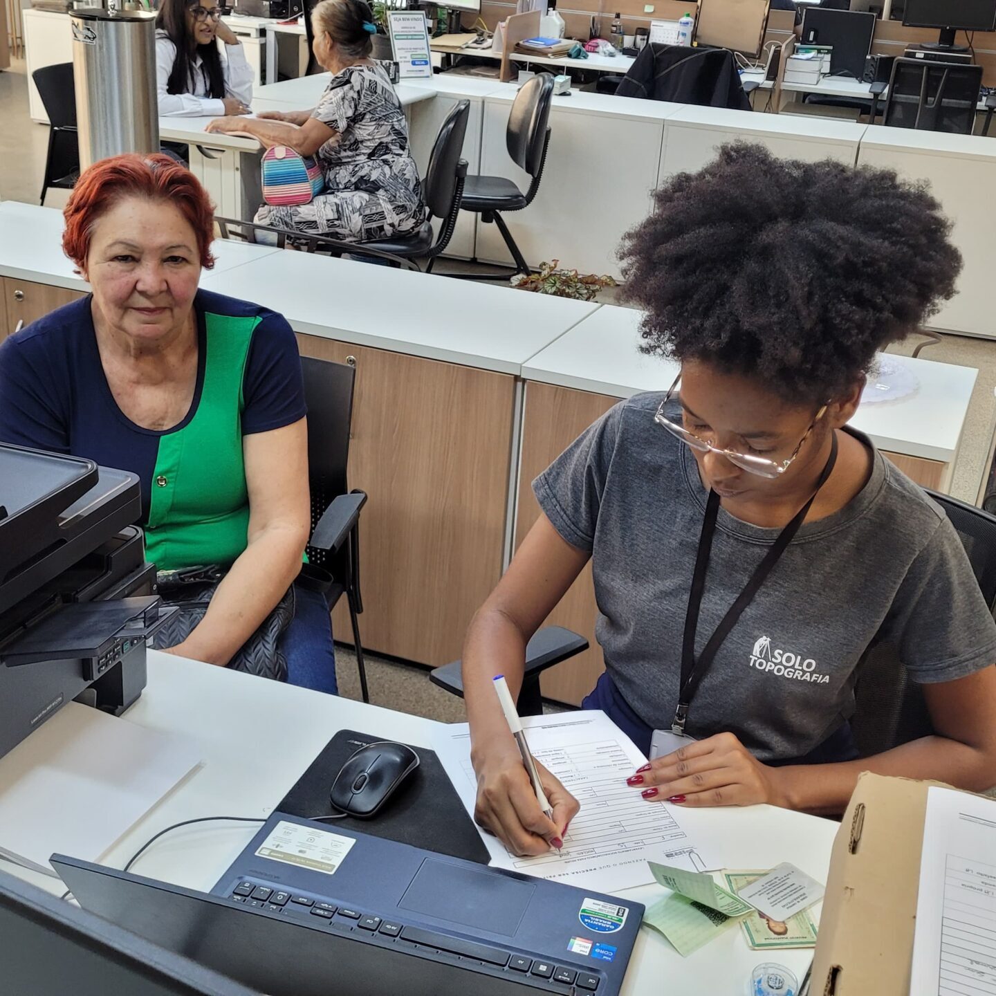 16-04-25-Regularização (Prefeitura)-1 Moradores dos 13 núcleos contemplados poderão entregar documentos diretamente na Secretaria de Habitação, no Centro Cívico - foto: Divulgação