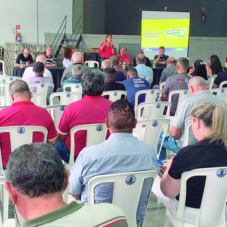 A deputada Professora Bebel durante o lançamento da campanha 'Comparei e voto 13', coordenada pelo Instituto Sindical, envolvendo os sindicatos de trabalhadores