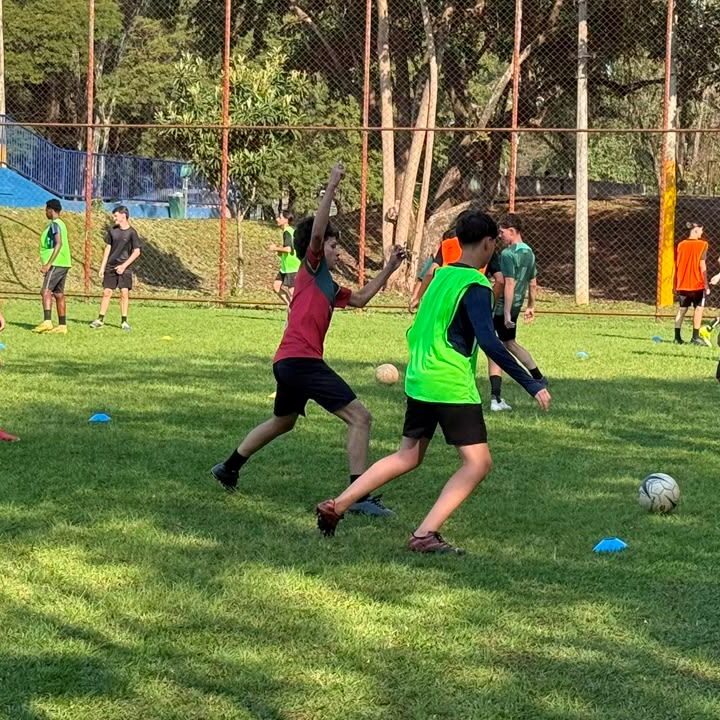 Aulas gratuitas acontecem às quartas e sextas-feiras, na Área de Lazer Do Trabalhador (foto), e aos sábados, no campo do Jardim - foto: Divulgação