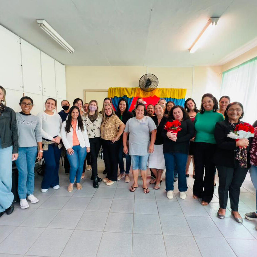 Profissionais da Escola Municipal Maria Conceição Polizel Mendes recebem capacitação sobre Cultura Afro-Brasileira.