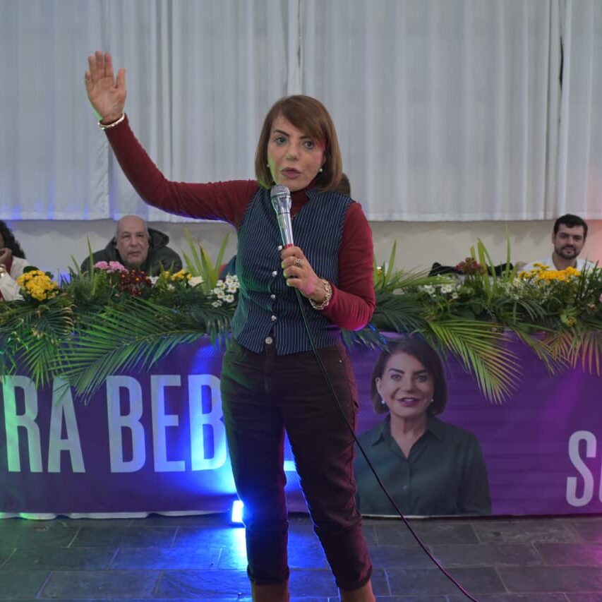 Na plenária de Botucatu, a deputada Professora Bebel falou do seu compromisso com a educação pública, com o jovem, o idoso e com todas as regiões do Estado