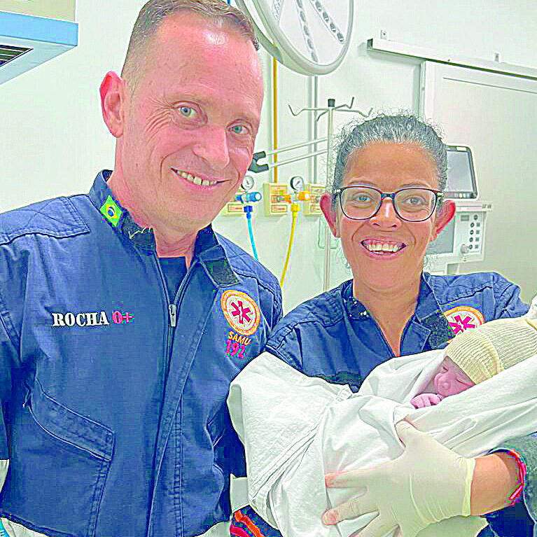 Rocha, Nagia e a bebê Olivia - foto: Divulgação