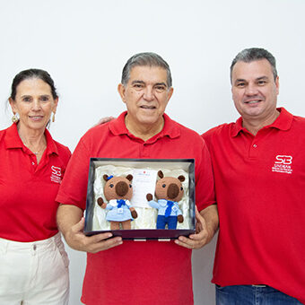 José Antonio Fernandes Paiva foi homenageado pela equipe do SindBan, reconhecendo seus 40 anos de atividade sindical, durante evento comemorativo quinta, 22, dos 67 anos do SindBan, 40 dos quais conta com ações de liderança do sindicalista