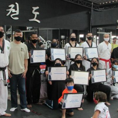 Taekwondo Atletas Os atletas receberam a homenagem do vereador Pedro Kawai (PSDB) - CRÉDITO: Assessoria Parlamentar