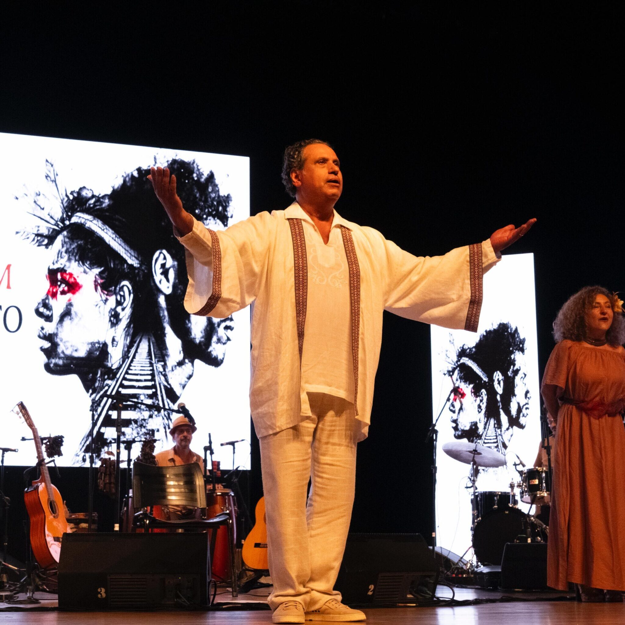 Por meio de canções inéditas, poesias e prosas, Marcílio Menezes dá protagonismo a personagens e comunidades cujas vozes foram silenciadas - Foto: Divulgação