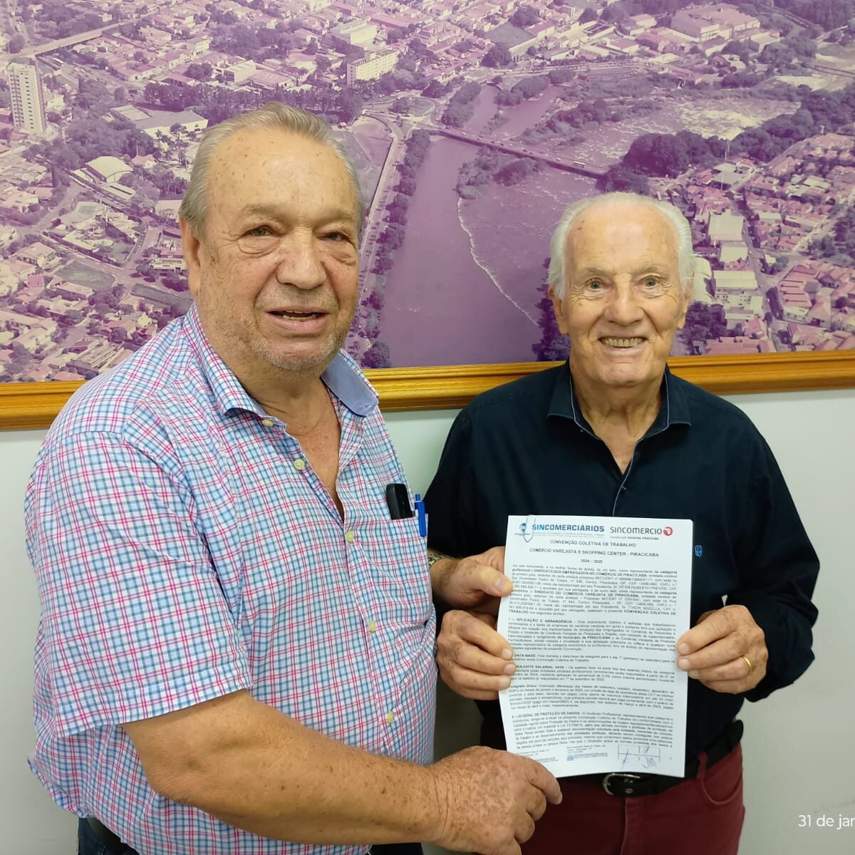 Sincomércio e Sincomerciários assinaram convenção coletiva. CRÉDITO: Divulgação