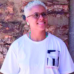 A educadora Priscila Lima Ferreira iniciou a pesquisa que culminou no lançamento do livro com brincadeiras trentino-tirolesas. CRÉDITO: Divulgação