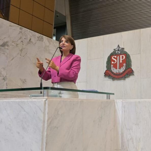 A Professora Bebel diz que cuidar da saúde de quem ensina é defender o direito de aprender com dignidade.CRÉDITO: Divulgação