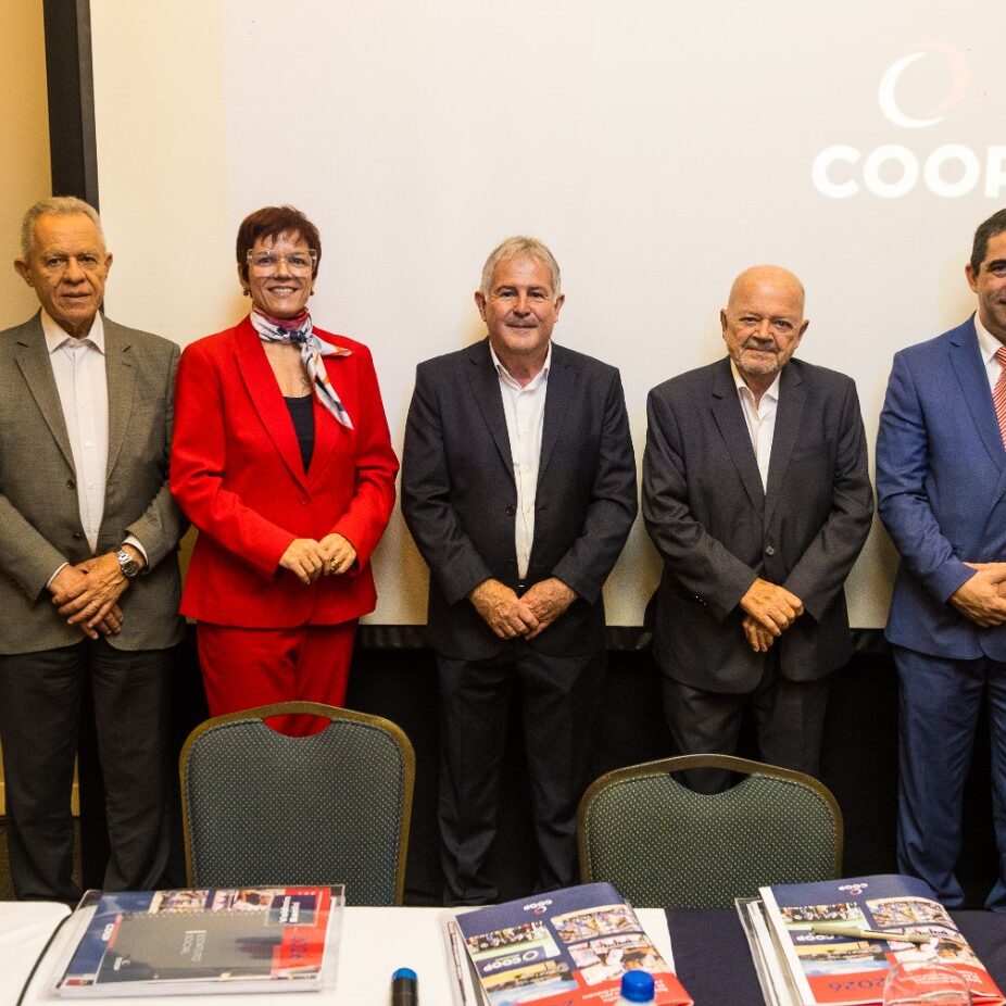 Diretor-geral Celso Furtado com os membros dos Conselhos de Administração e Fiscal: Evanir José Izolani, Valdomiro Sanches Bardini, Fátima de Cássia Merlin Alfano, Antonio Carlos Cattai, Antonio José Monte e Marcio Francisco Blanco do Valle CRÉDITO: Divulgação