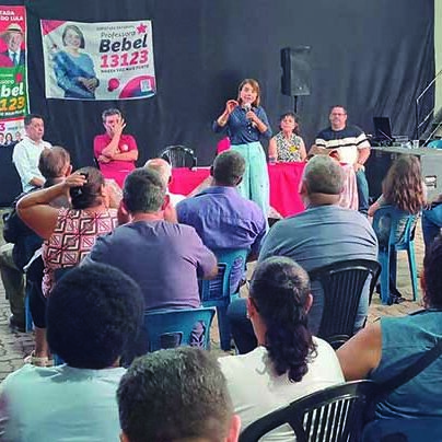 A deputada Professora Bebel reforçou a importância da reeleição do presidente Lula