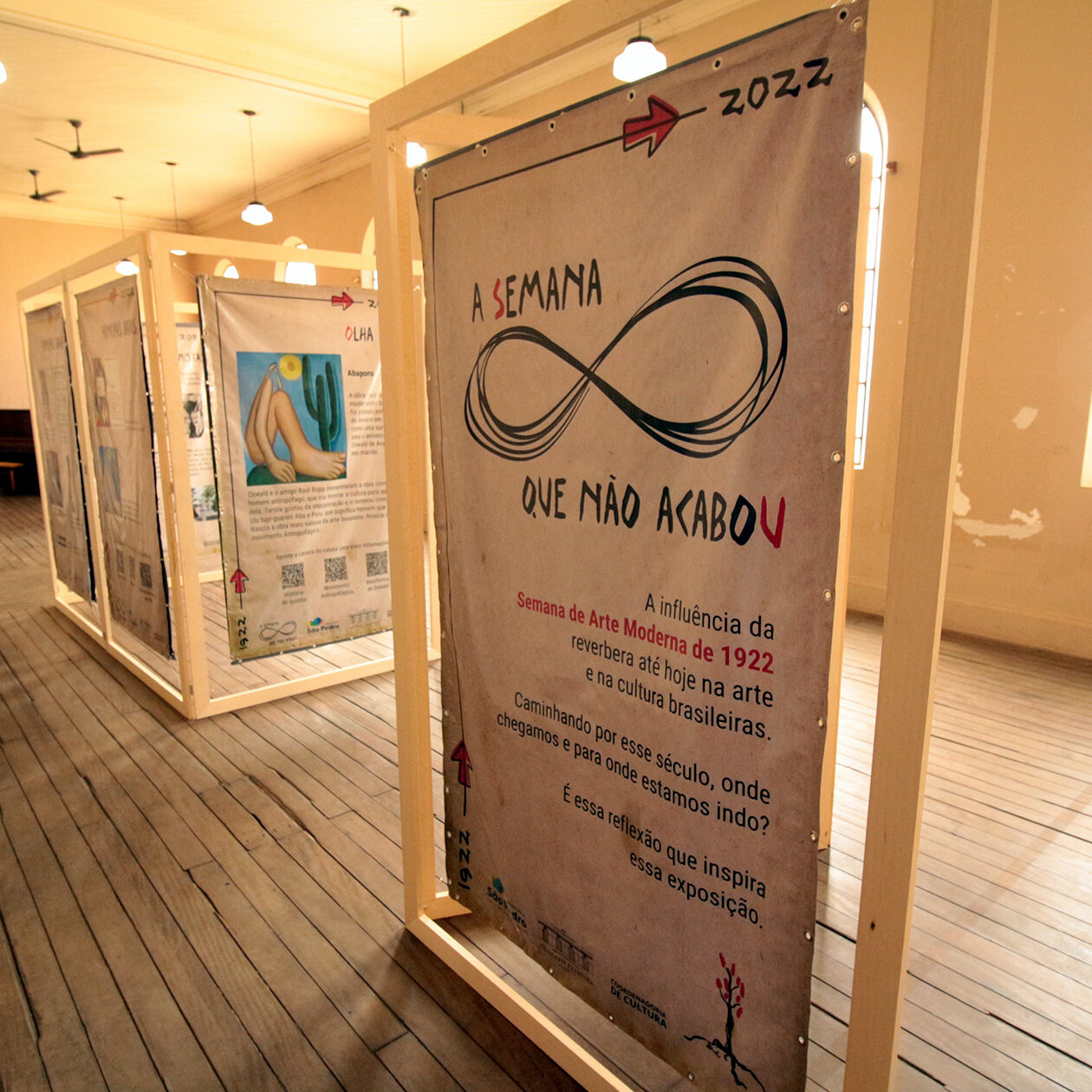 Exposição jornal A Escola Aroldo Donizetti Leite será primeira a receber o programa “O Museu vai até você”