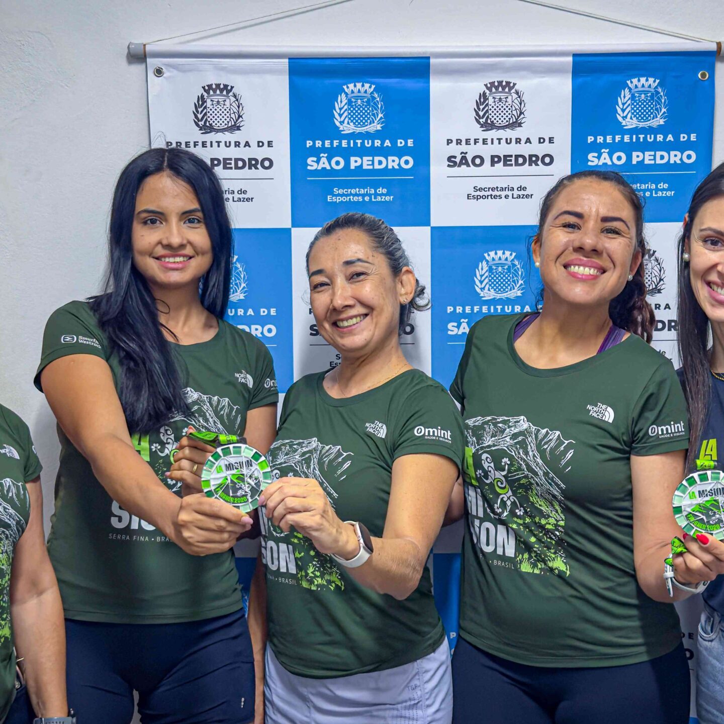 atletas Márcia Panfiglio, Gleice Bombo, Gysele Yaeko, Valéria Fessel e Camila Ejupi 